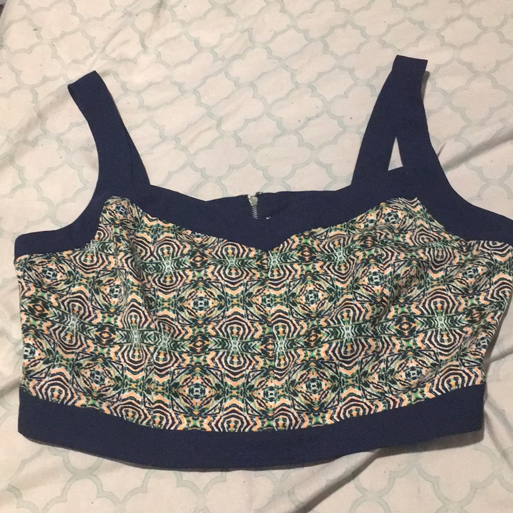 Patterned crop tank w/ zipper